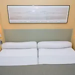 Trendy Canettes Hotel Paris
