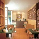 Trendy Canettes Hotel Paris