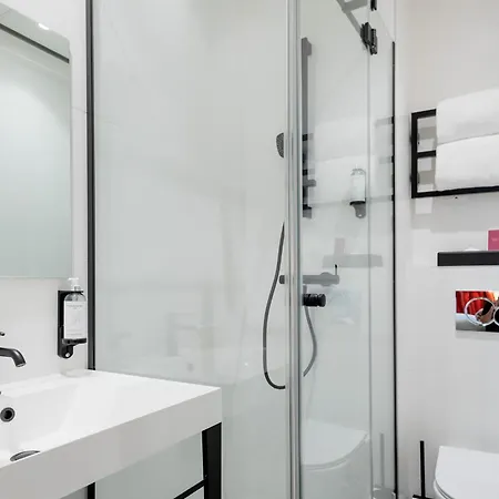 Otel Trendy Canettes Paris