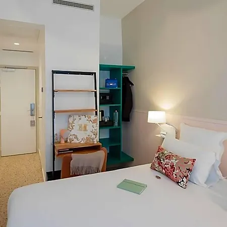 Trendy Canettes Hotel