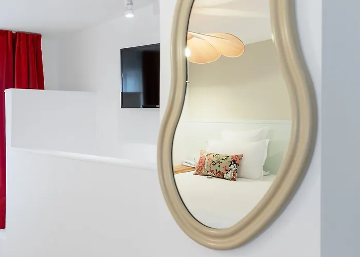 Trendy Canettes 호텔 3*